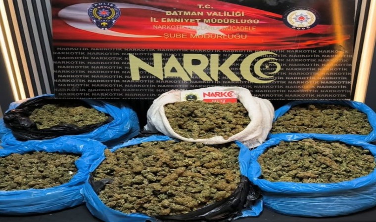 Batman’da bir araçta 27 kilo 200 gram uyuşturucu madde ele geçirildi