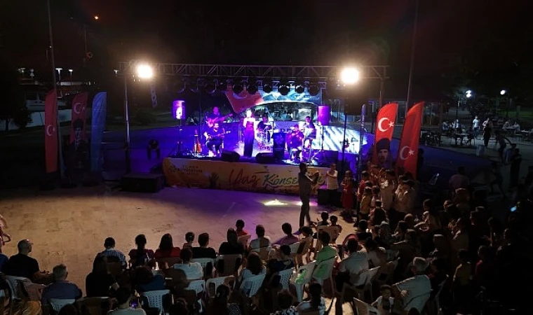 Aydın Büyükşehir Belediyesi, ”Yaz Konserleri” etkinlikleri kapsamında bu kez Germencik Belediye Parkı’nda muhteşem bir konser gerçekleştirdi