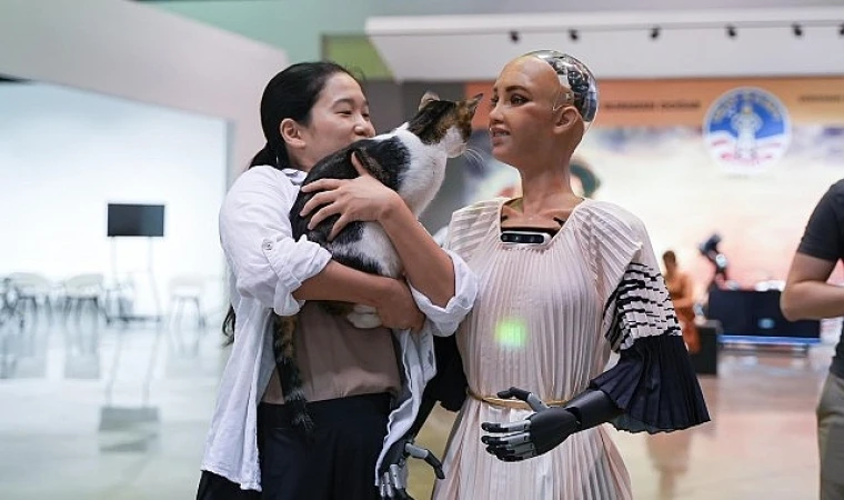 93. İEF’e insansı robot Sophia damga vurdu