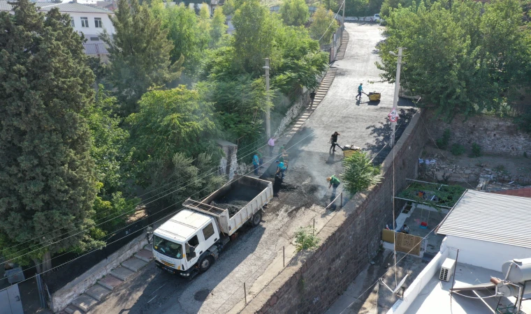 Konak'ın yolları yenileniyor: Asfalt çalışmaları hızlandı