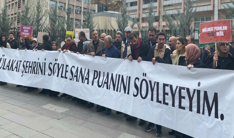 Mülakat mağdurlarından MEB önünde eylem: "Biz 'mülakatı kaldıracağız' dediler diye oy verdik"