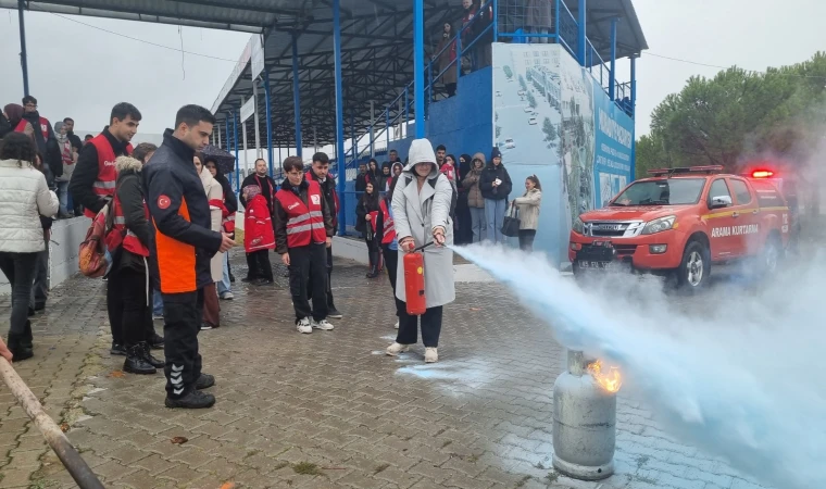 Büyükşehir İtfaiyesi’nden Kızılay Gönüllülerine Temel Yangın Eğitimi