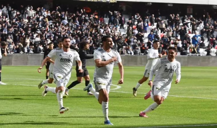 Altay evinde yine galip