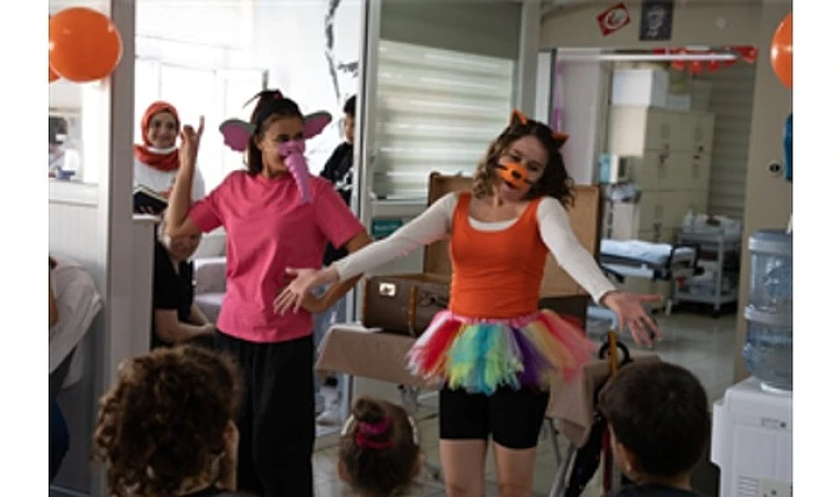 İzmir Şehir Tiyatroları’nın “Sanat İyileştirir” projesi sürüyor