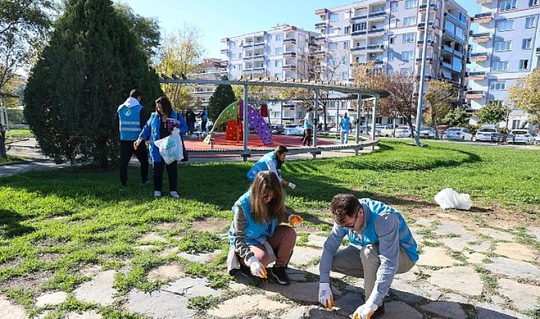 Buca'yı gönüllüler temizledi