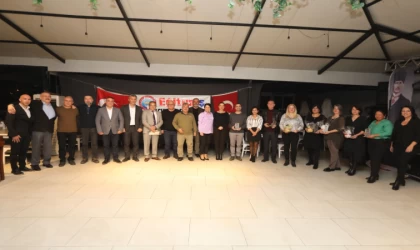 FİLİZ BAŞKAN ÖĞRETMENLERLE DAYANIŞMA GECESİNDE BULUŞTU: ATANMAYAN VE ÖZEL SEKTÖR ÖĞRETMENLERİNE ALKIŞ...