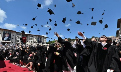 Koç Üniversitesi 30. dönem mezunlarını verdi