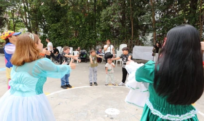 İzmitli minikler Kapanca Sokak Festivalinde doyasıya eğleniyor 