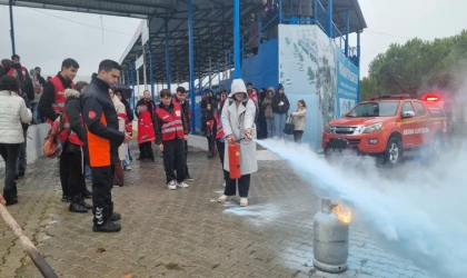 Büyükşehir İtfaiyesi’nden Kızılay Gönüllülerine Temel Yangın Eğitimi