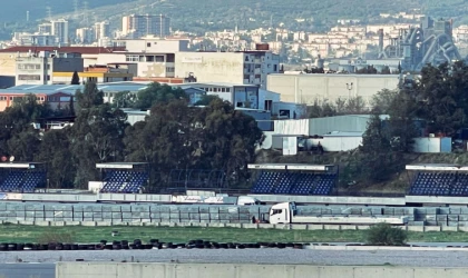 İzmir Yarış Pisti Beton Parke Deposu Oldu