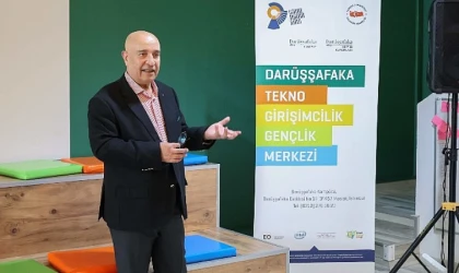 Darüşşafakalı Yazar İsmail Hayri Cem’in yeni kitabı için imza günü düzenlendi