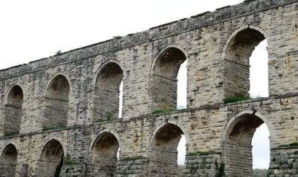 Valilik istedi bakanlık onayladı: Tarihi su kemerinin dibindeki tarım arazisine imar izni