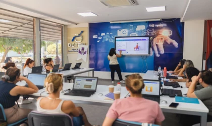 “Kadınlar Dijitalde Parlıyor” projesi Balçova’da