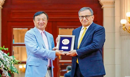 5G Teknolojisinin Mimarı Prof. Dr. Erdal Arıkan Huawei tarafından onurlandırıldı