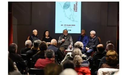 9. İzmir Mizah Festivali’nde Sinema Keyfi: “Bak Postacı Geliyor” Efes Selçuk’tan tam not aldı